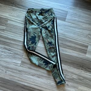 Women’s Skechers leggings, size small